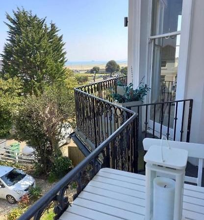Wight On The Beach, Sleeps 4, Free Off Road Parking, Balcony With Sea Views Ryde (Isle of Wight) Exterior foto