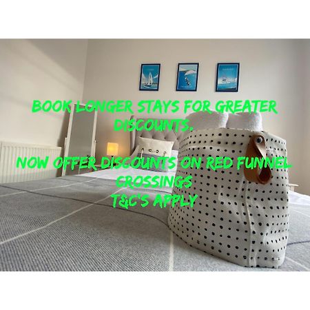 Wight On The Beach, Sleeps 4, Free Off Road Parking, Balcony With Sea Views Ryde (Isle of Wight) Exterior foto