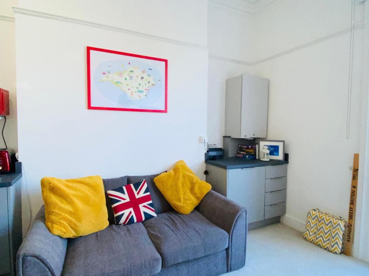 Wight On The Beach, Sleeps 4, Free Off Road Parking, Balcony With Sea Views Ryde (Isle of Wight) Exterior foto