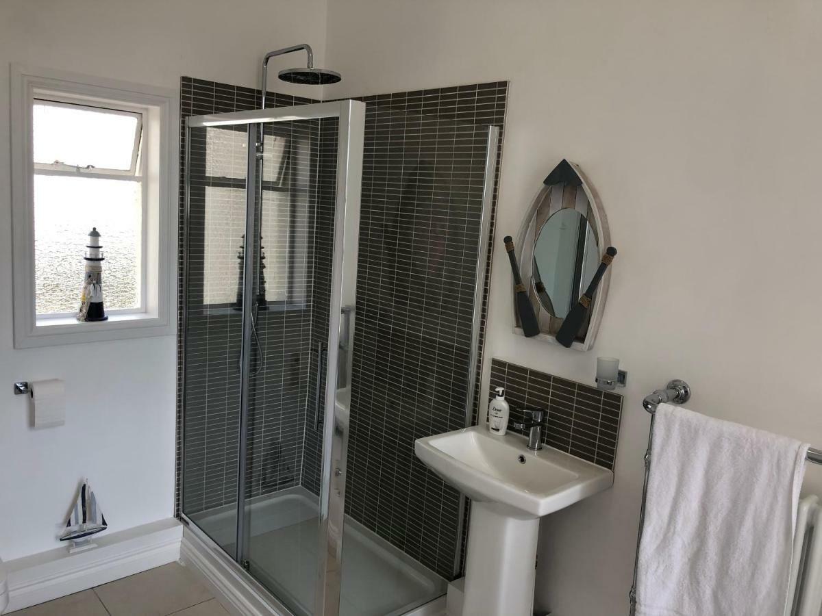 Wight On The Beach, Sleeps 4, Free Off Road Parking, Balcony With Sea Views Ryde (Isle of Wight) Exterior foto