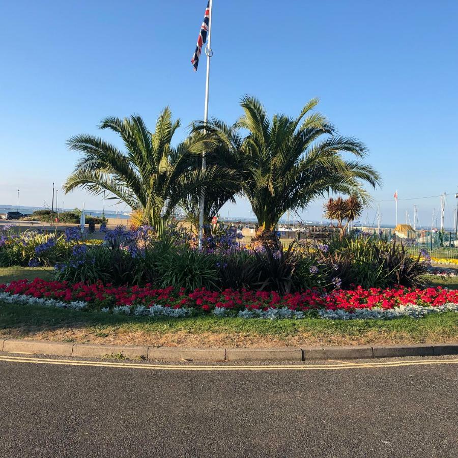 Wight On The Beach, Sleeps 4, Free Off Road Parking, Balcony With Sea Views Ryde (Isle of Wight) Exterior foto