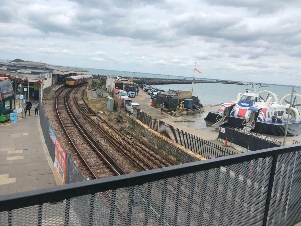 Wight On The Beach, Sleeps 4, Free Off Road Parking, Balcony With Sea Views Ryde (Isle of Wight) Exterior foto