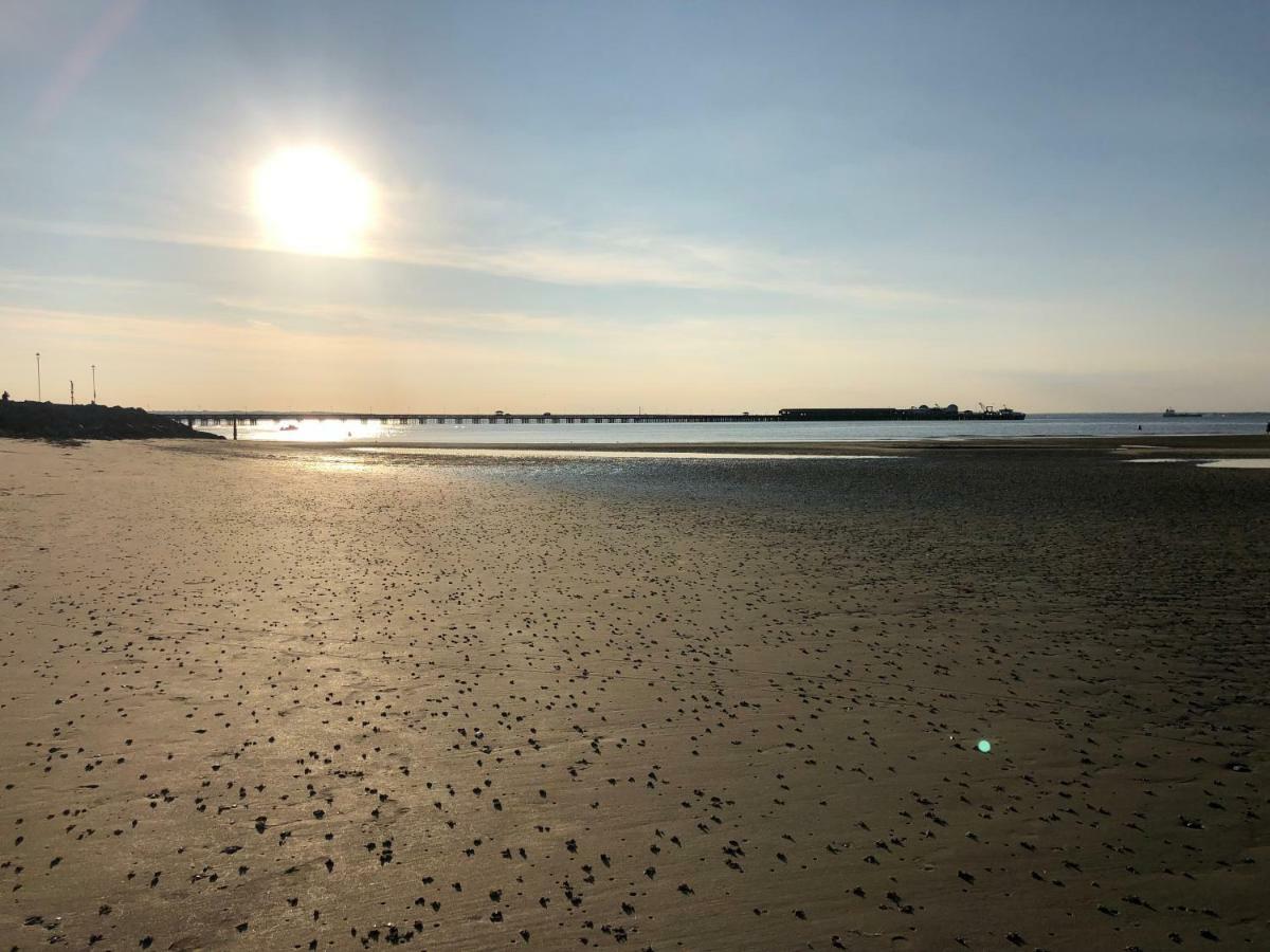 Wight On The Beach, Sleeps 4, Free Off Road Parking, Balcony With Sea Views Ryde (Isle of Wight) Exterior foto